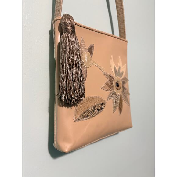 Accents by Sharif Vintage Crossbody Leather Purse Flower - Picture 3 of 16